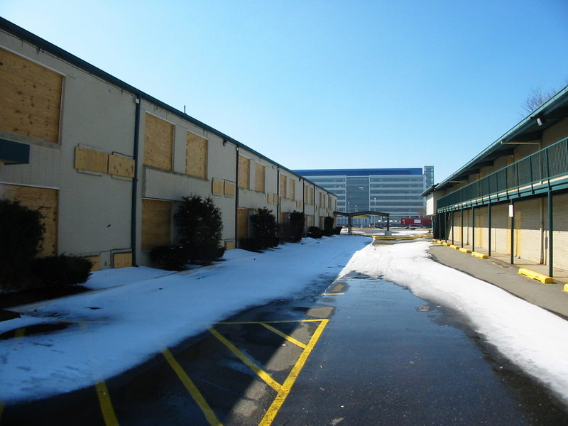 Executive Inn Motel - 2003 Photo (newer photo)